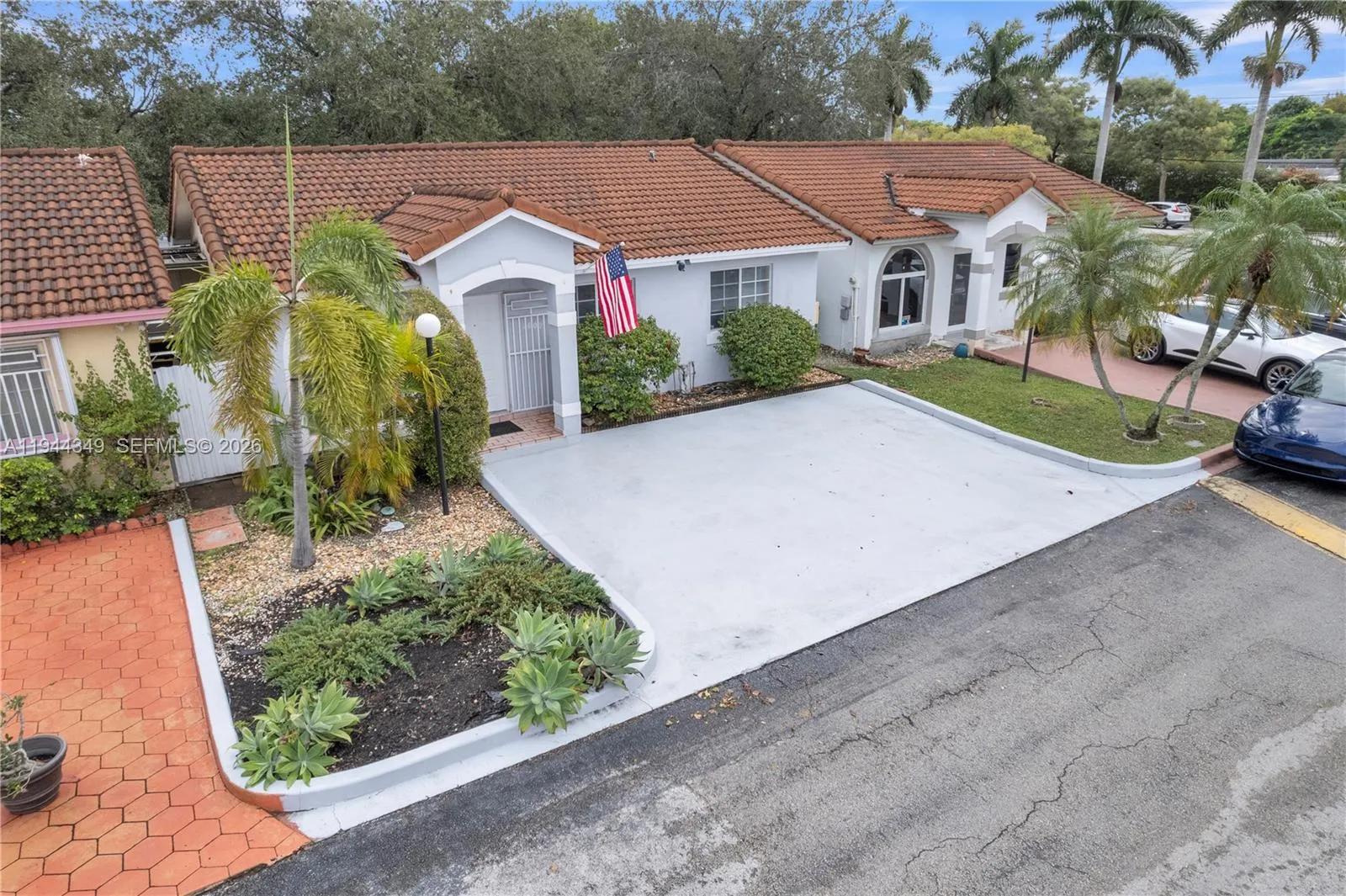 8255 NW 186th St # 1002, Hialeah FL 33015