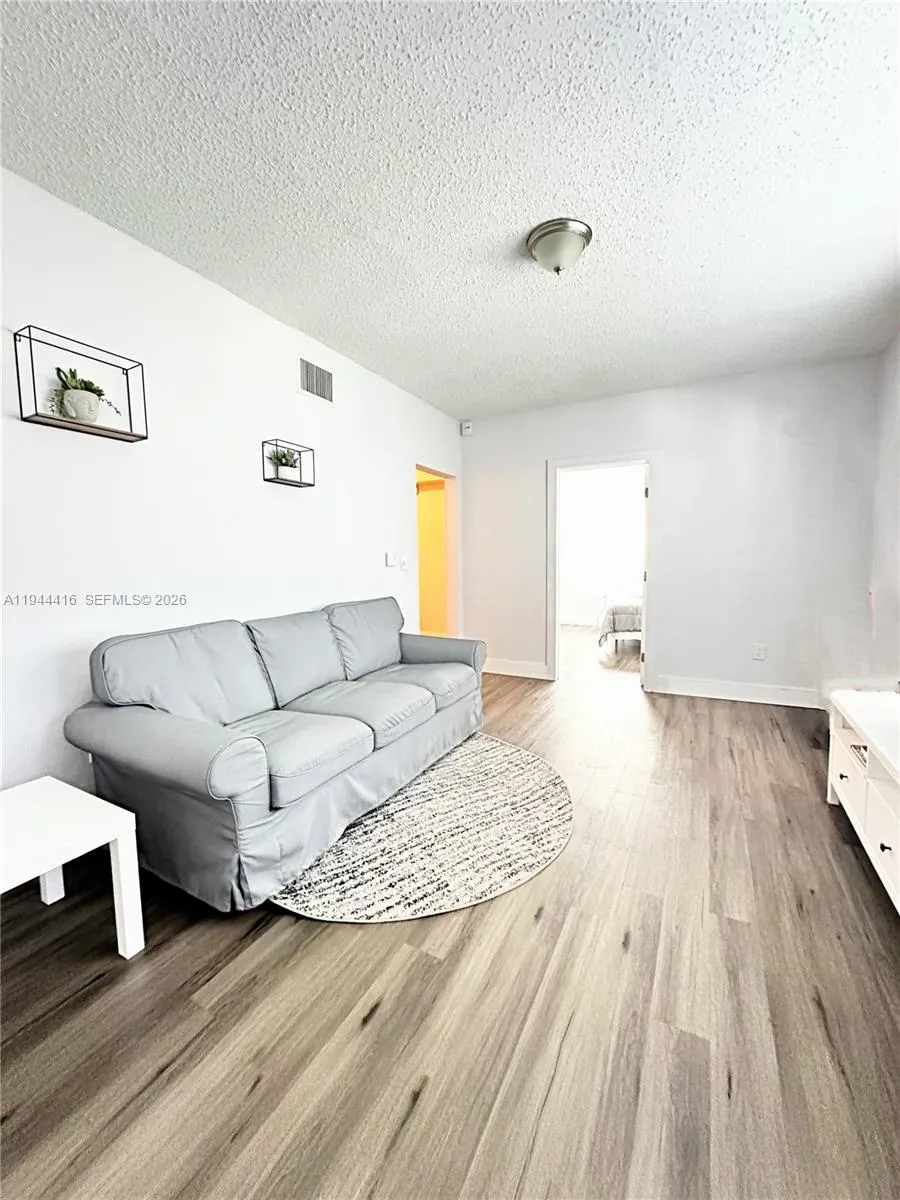 1821 NW 33rd  St, Miami FL 33142