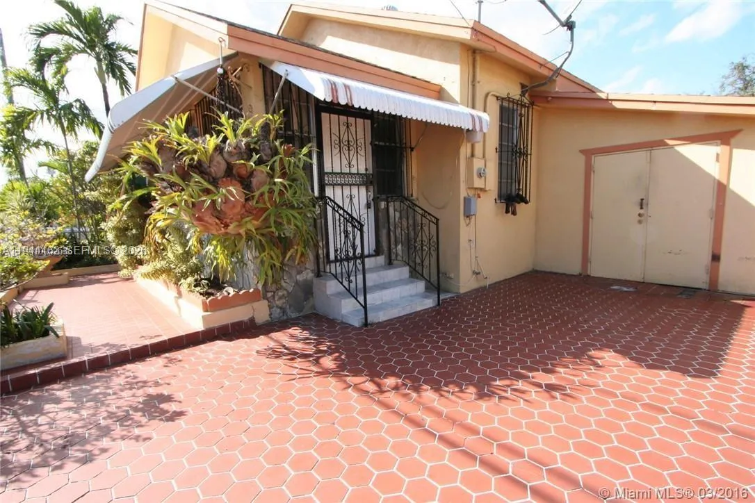 3 bedroom 2 bath for sale at 1119 SW 9th St, Miami FL 33130