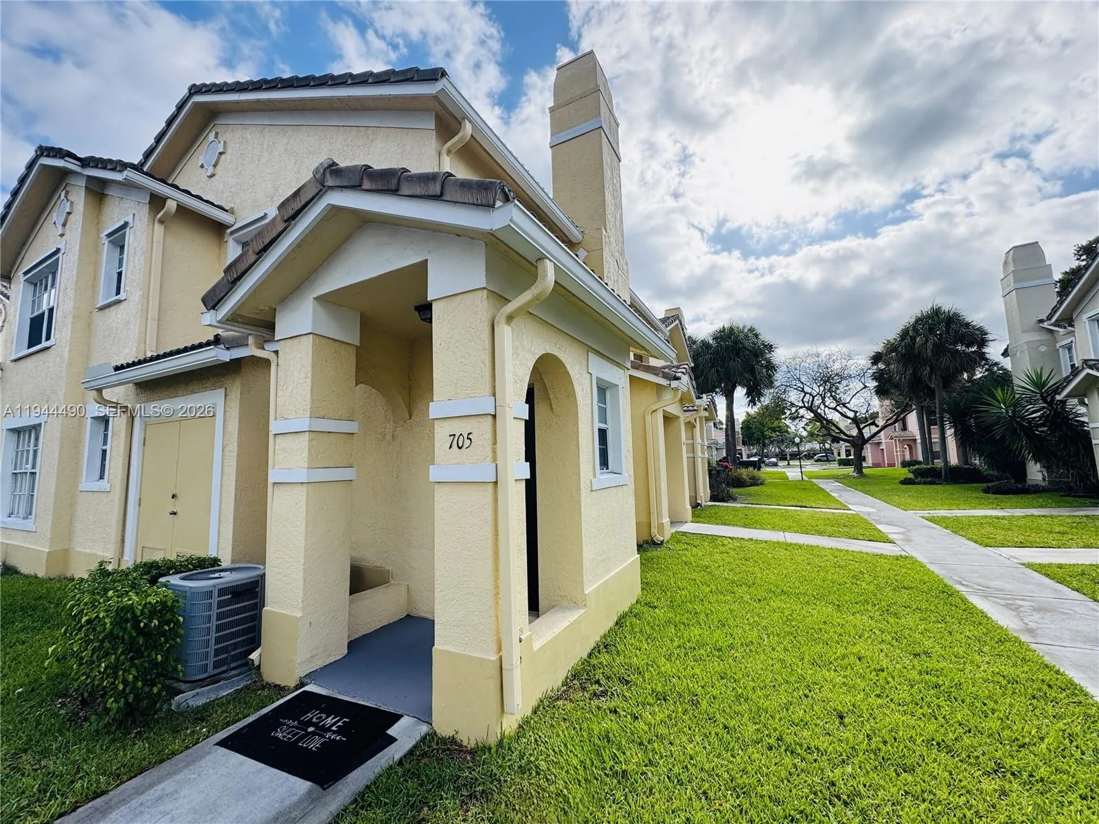 2 bedroom 2 bath for sale at 705 Belmont Ln # 705, North Lauderdale FL 33068