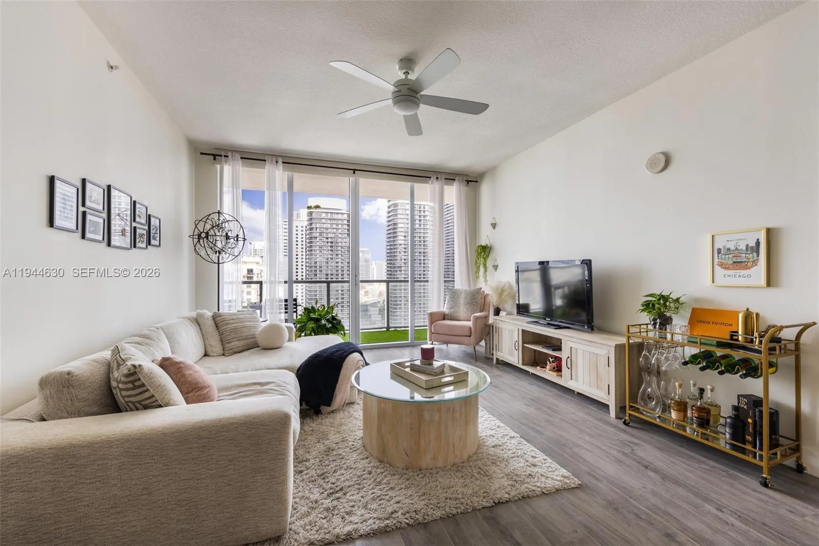 2 bedroom 2 bath for sale at 1111 SW 1st Ave, Miami FL 33130