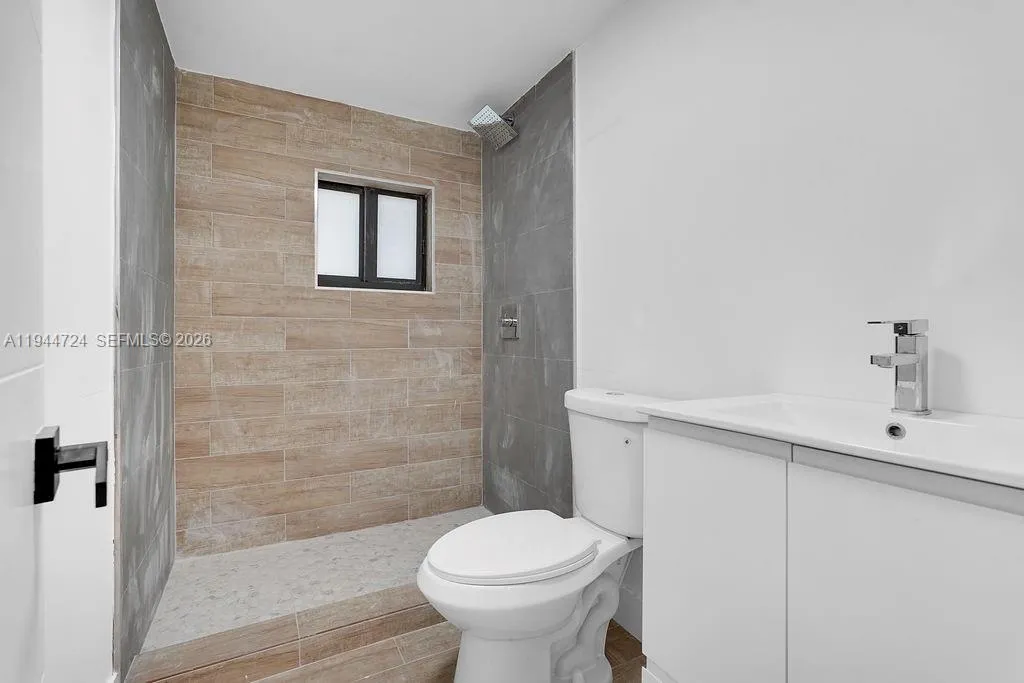 1814 NW 2nd Ct, Miami FL 33136