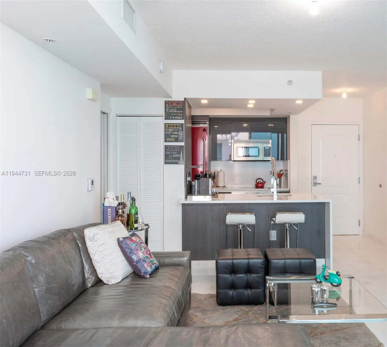 1 bedroom 1 bath for sale at 110 Washington Ave # 1722, Miami Beach FL 33139