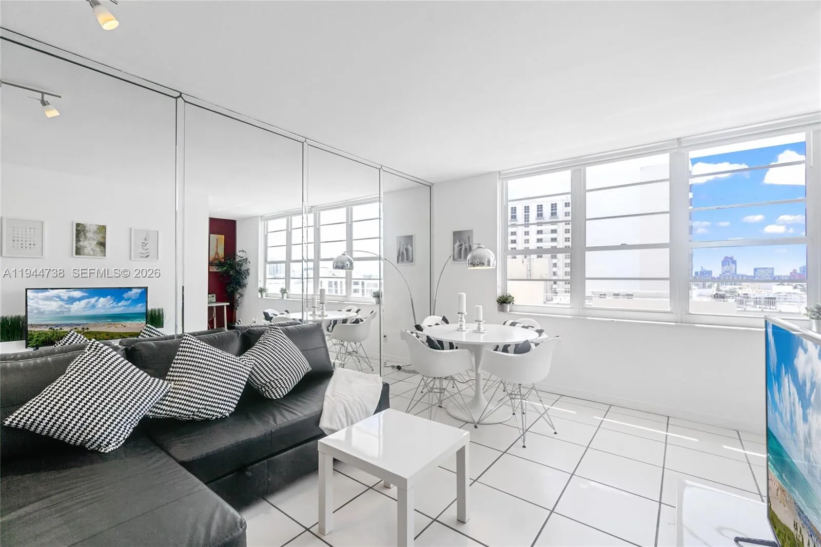 1 bedroom 1 bath for sale at 100 Lincoln Rd # 1105, Miami Beach FL 33139