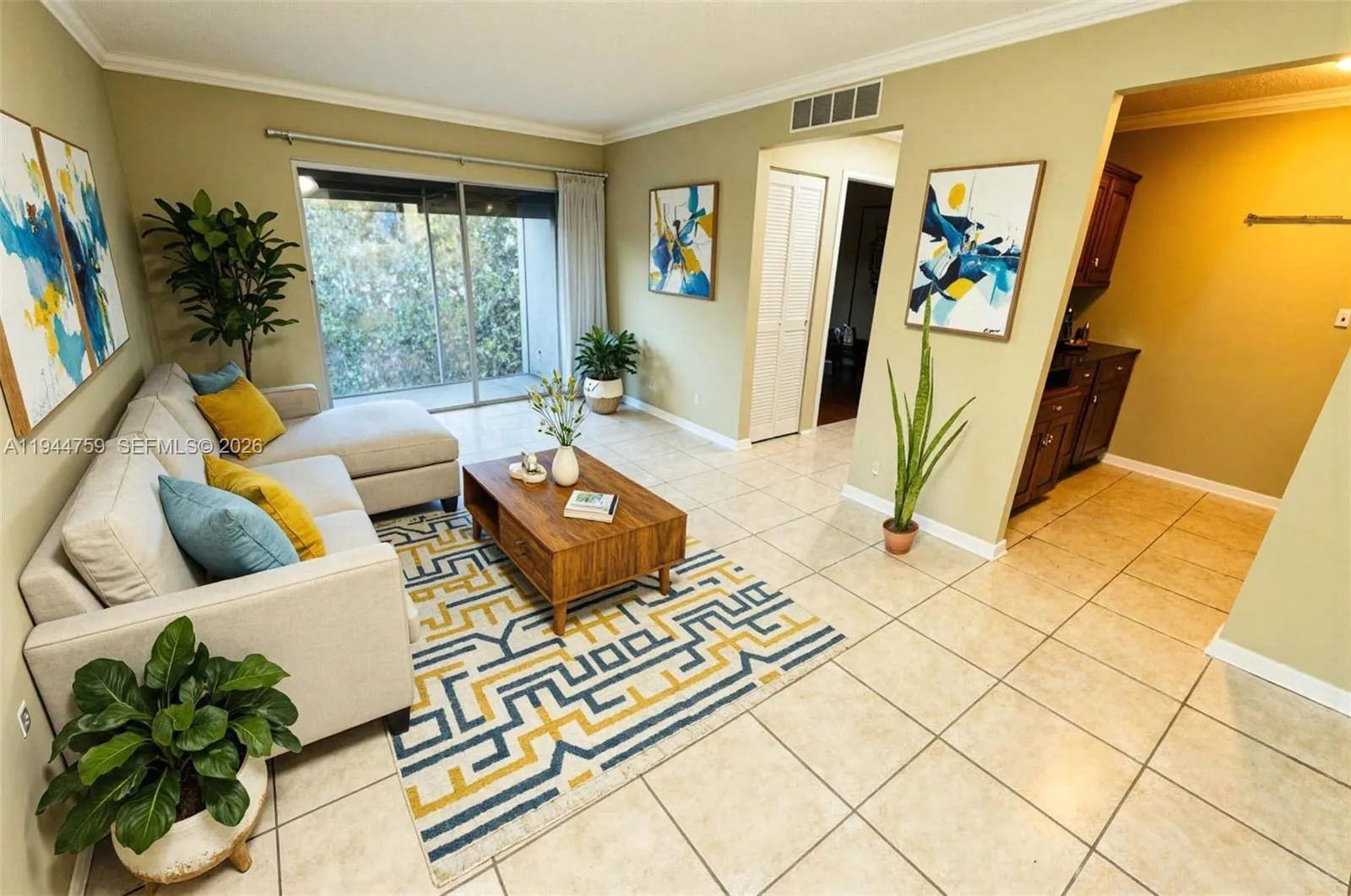 1 bedroom 1 bath for sale at 1141 Lake Victoria Dr, West Palm Beach FL 33411