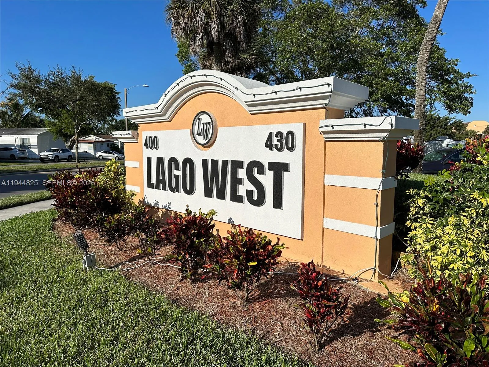 2 bedroom 2 bath for sale at 450 Commodore Dr # 306, Plantation FL 33325