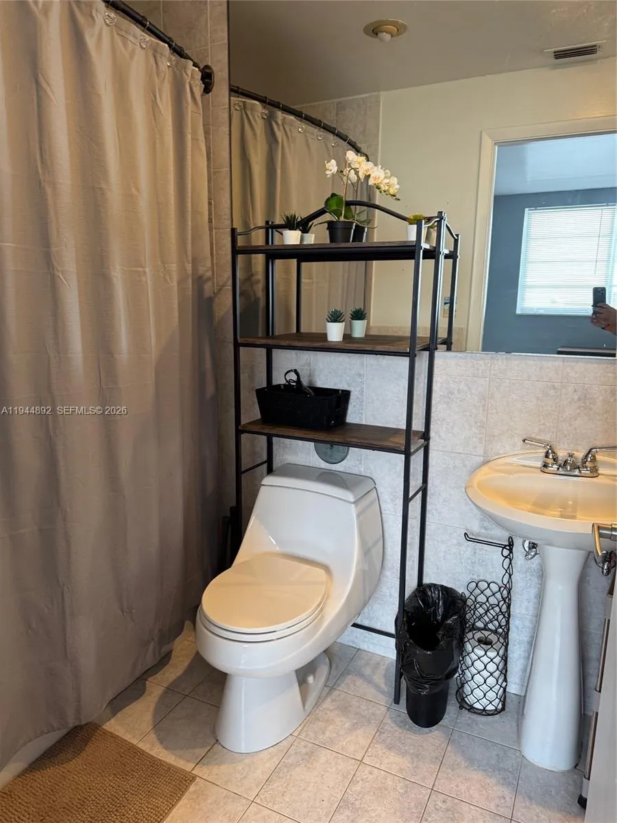 865 Collins Ave # 305, Miami Beach FL 33139