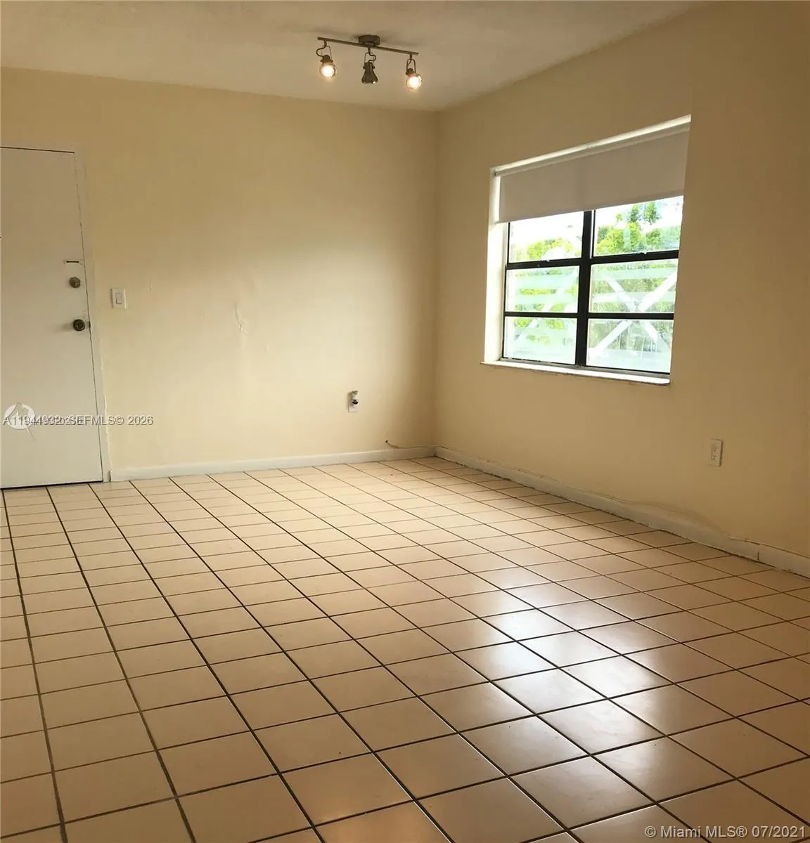 1325 W 68th St # 221, Hialeah FL 33014