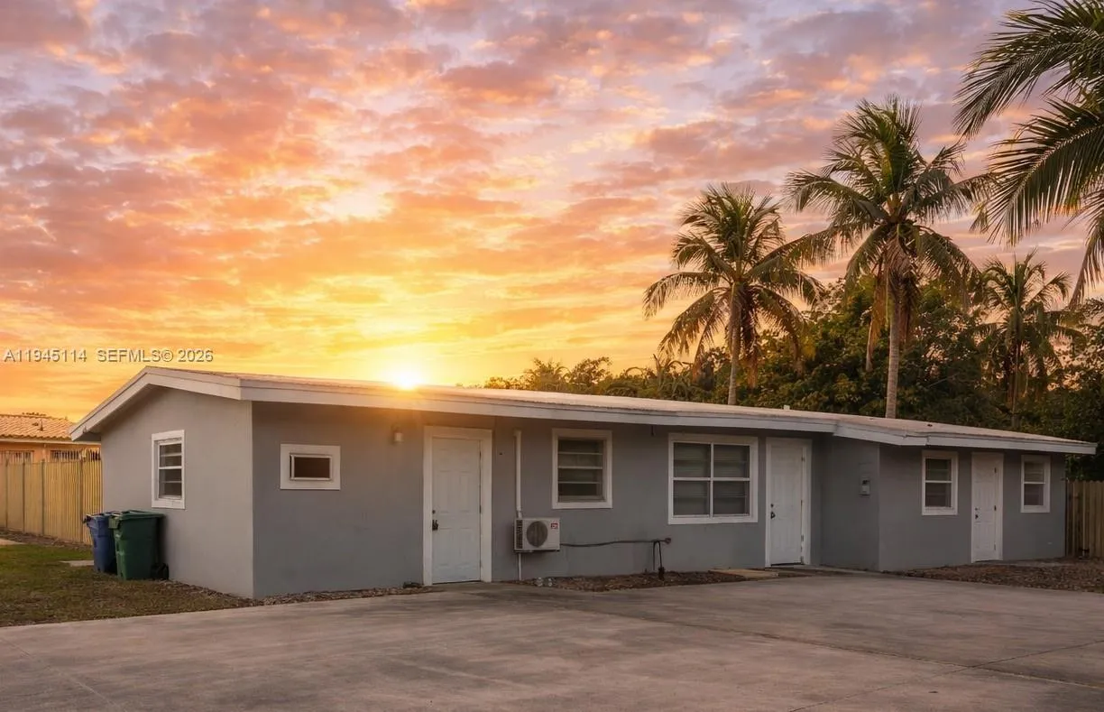 6 bedroom 4 bath for sale at 1572 NE 149th St, Miami FL 33161