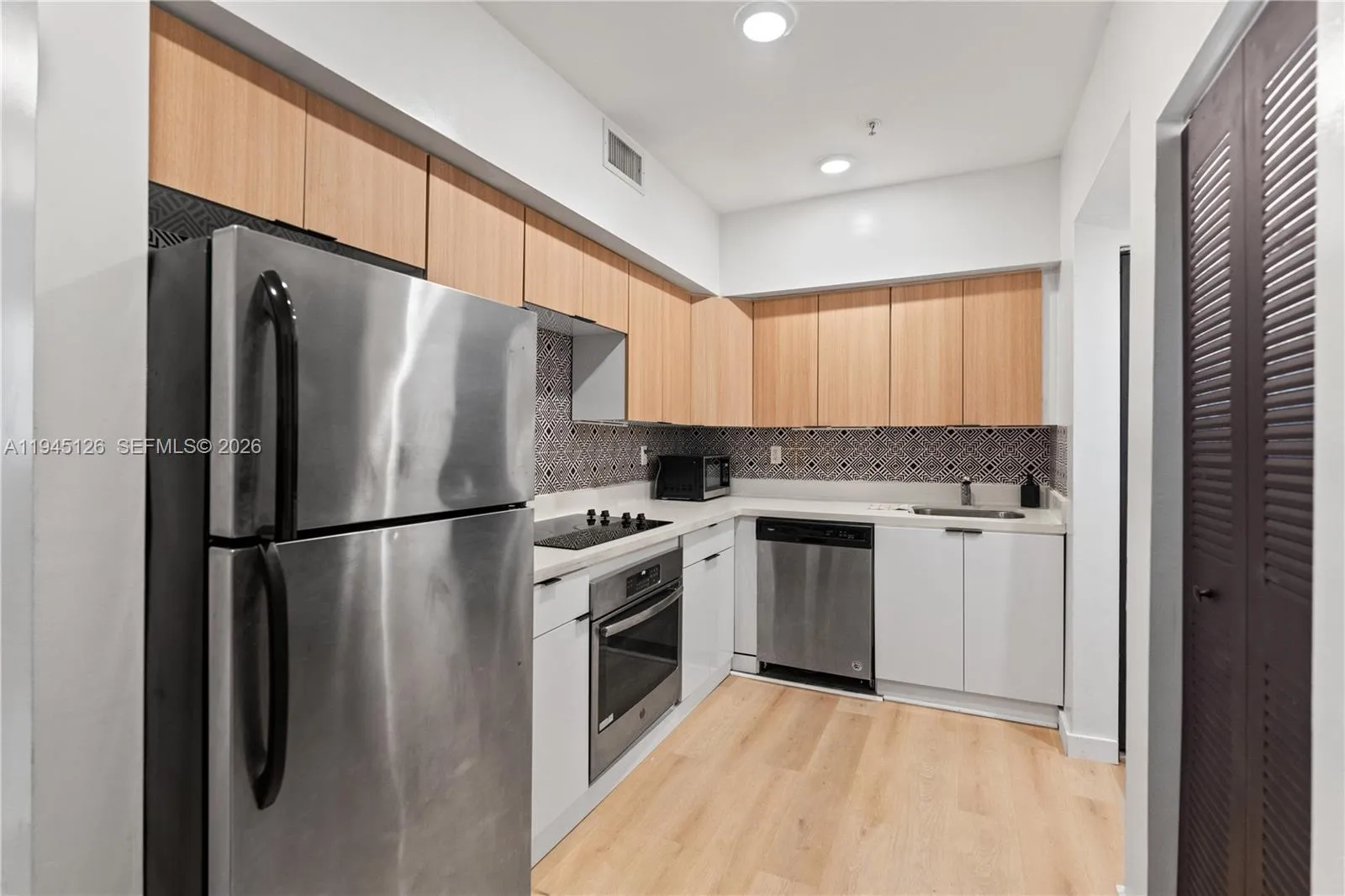 810 7th St # 102, Miami Beach FL 33139