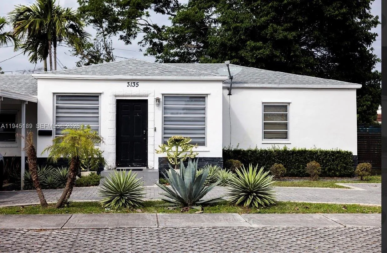 3135 NW 18th St, Miami FL 33125