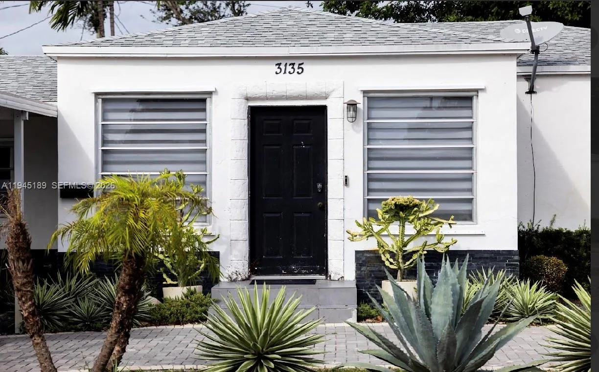 3135 NW 18th St, Miami FL 33125