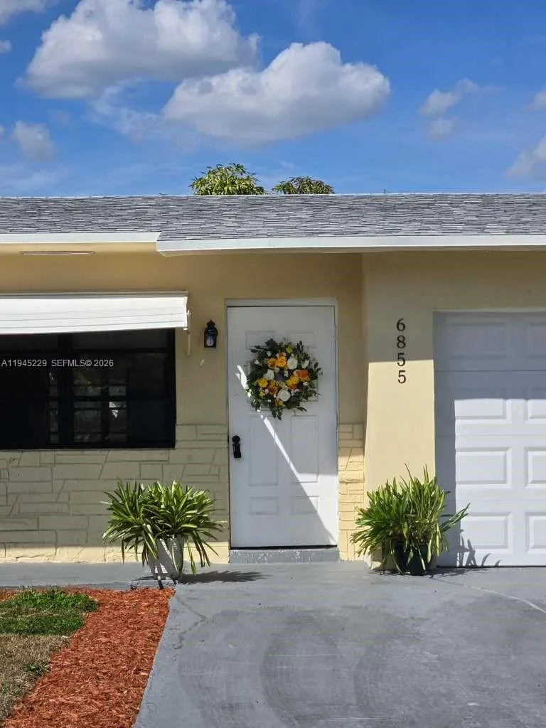 2 bedroom 1 bath for sale at 6855 NW 9th St, Margate FL 33063