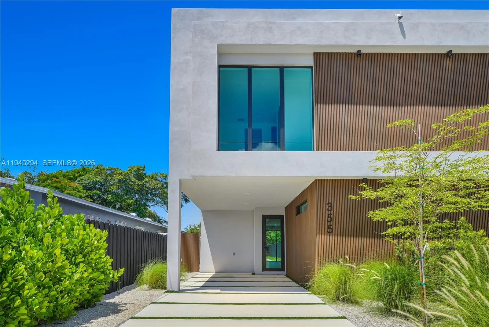 355 NW 50th St, Miami FL 33127