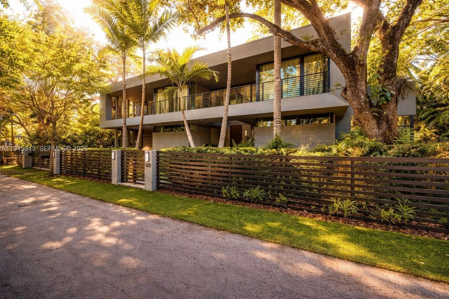 6 bedroom 6 bath for sale at 3232 Emathla St, Miami FL 33133