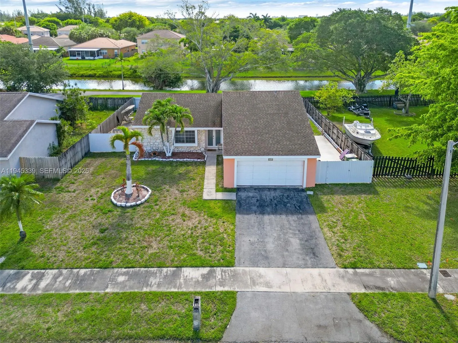 3 bedroom 2 bath for sale at 1747 N Goldeneye Ln, Homestead FL 33035