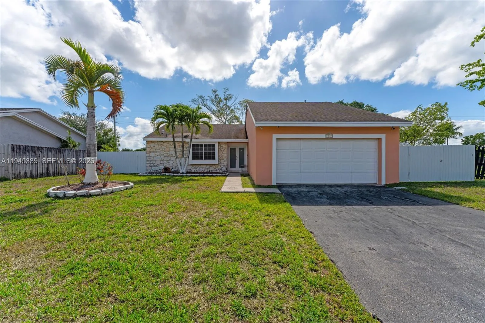 1747 N Goldeneye Ln, Homestead FL 33035