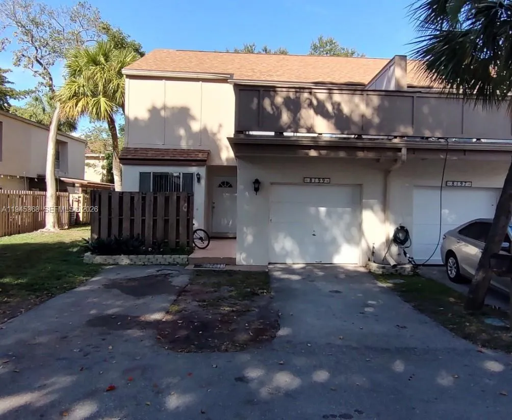 3 bedroom 2 bath for sale at 8199 NW 8th Mnr # 1, Plantation FL 33324