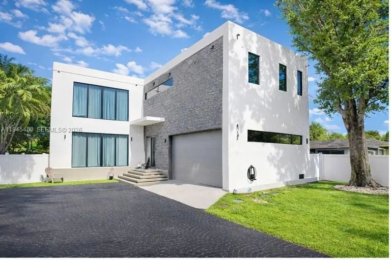 6 bedroom 7 bath for sale at 4031 SW 54th Ct, Dania Beach FL 33314