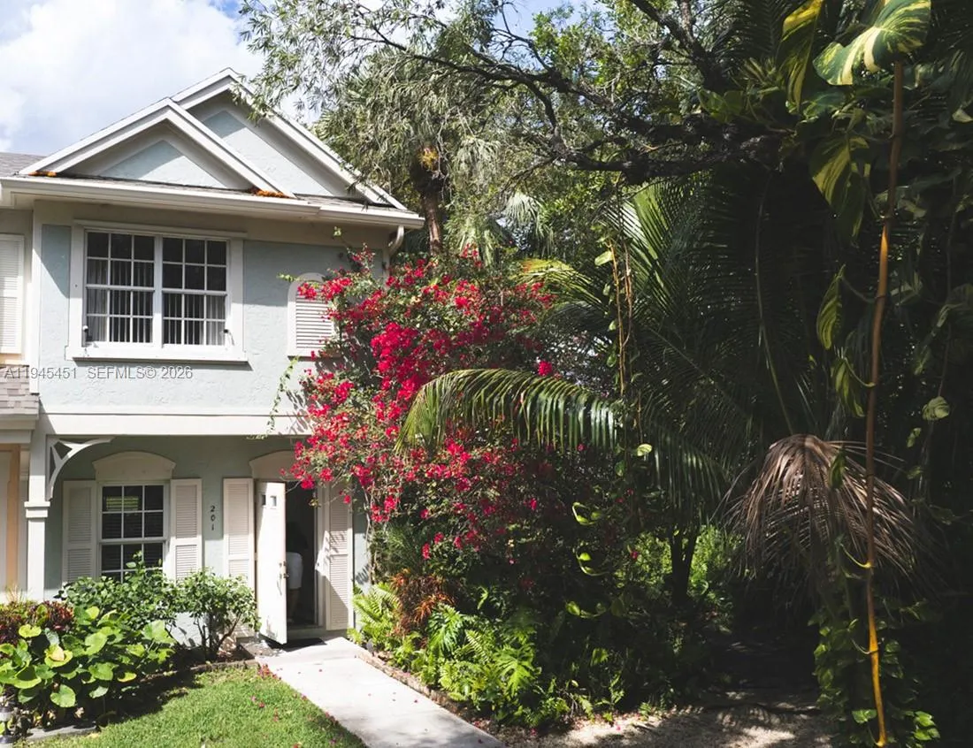 201 Mallory Ct, Weston FL 33326