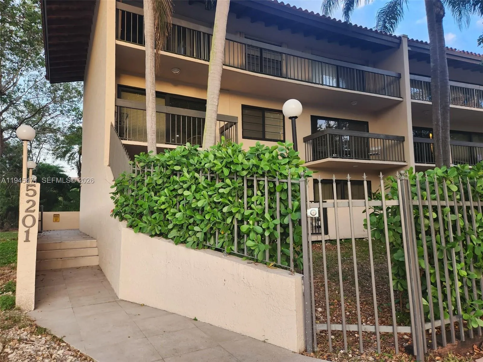 5201 Orduna Dr # 14, Coral Gables FL 33146