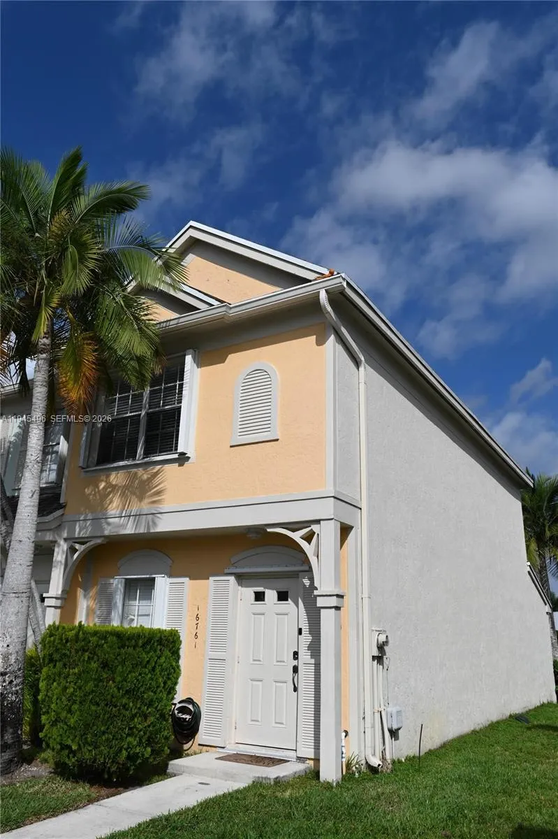 2 bedroom 2 bath for sale at 16761 Hemingway Dr, Weston FL 33326