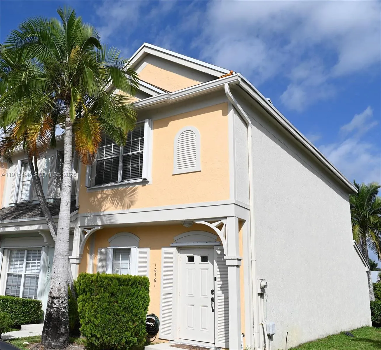 16761 Hemingway Dr, Weston FL 33326