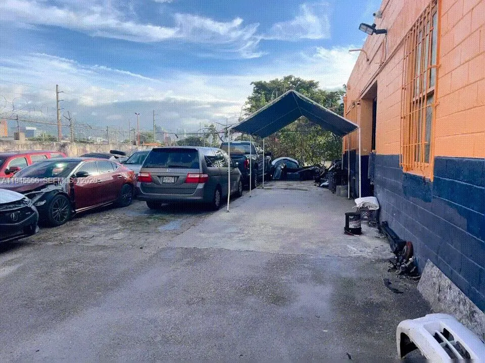 2005 NW 10th Ave, Miami FL 33127