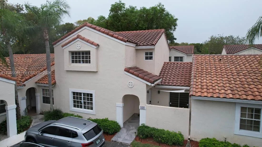 3 bedroom 2 bath for sale at 1430 Cottonwood Cir, Weston FL 33326