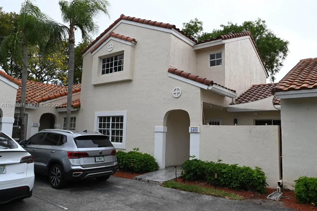 1430 Cottonwood Cir, Weston FL 33326