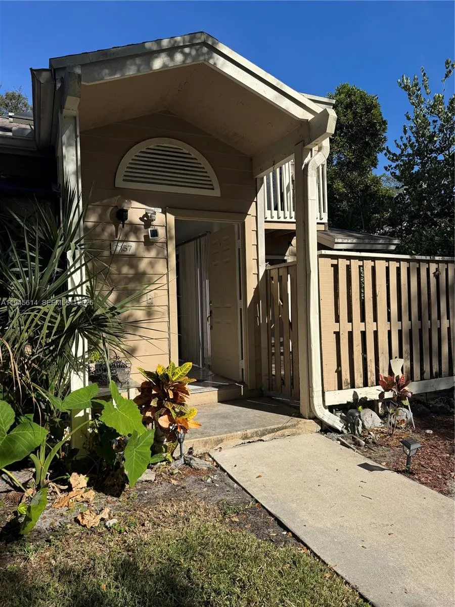 7157 Sportsmans Dr, North Lauderdale FL 33068