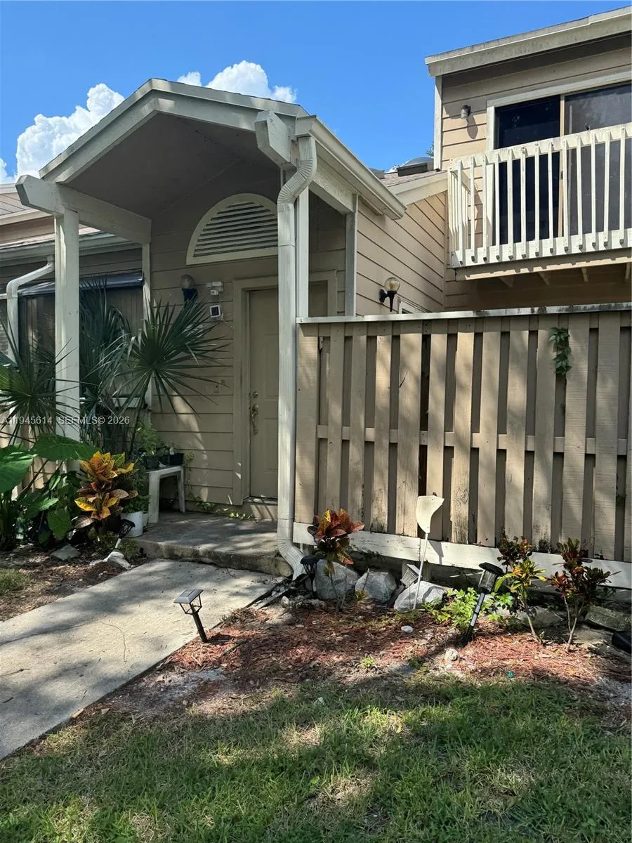 7157 Sportsmans Dr, North Lauderdale FL 33068