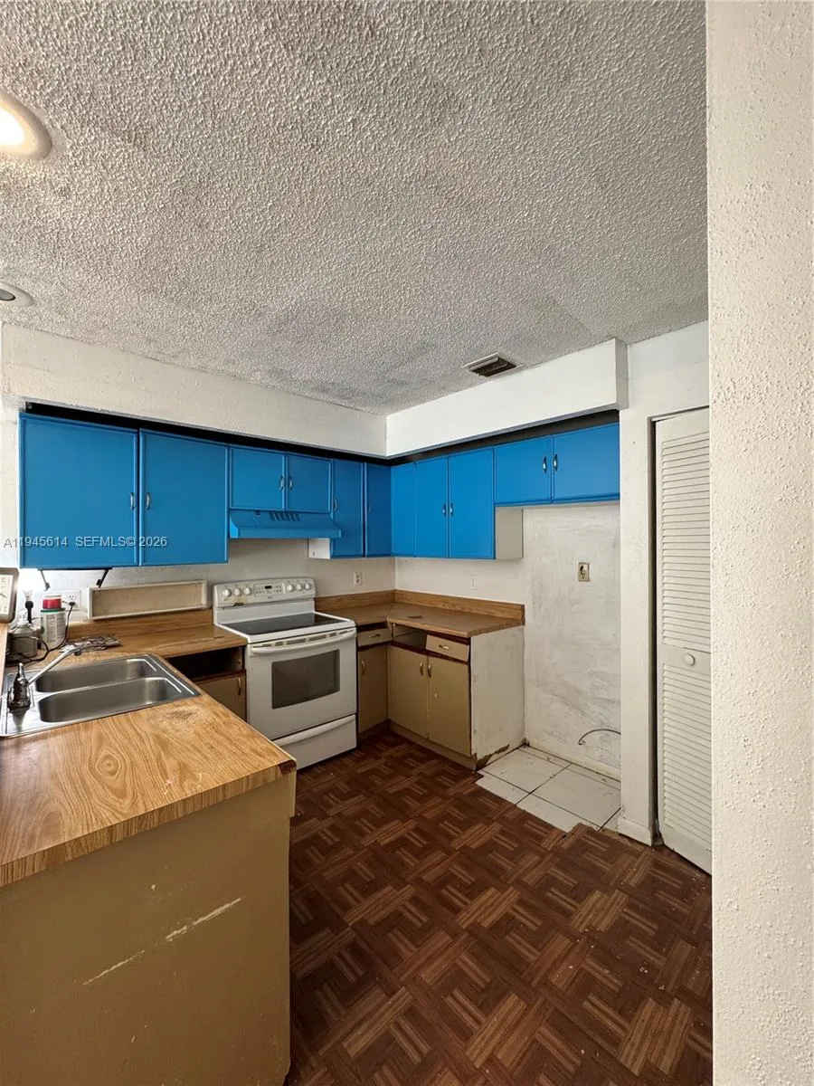 7157 Sportsmans Dr, North Lauderdale FL 33068