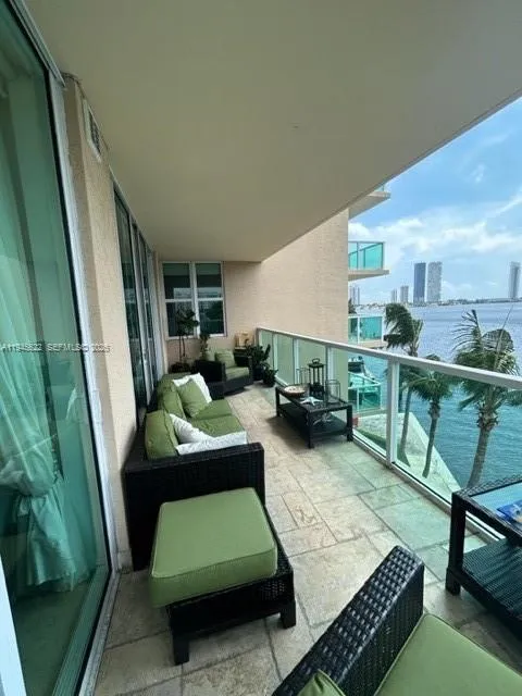 3 bedroom 3 bath for sale at 3330 NE 190 ST # 415, Aventura FL 33180