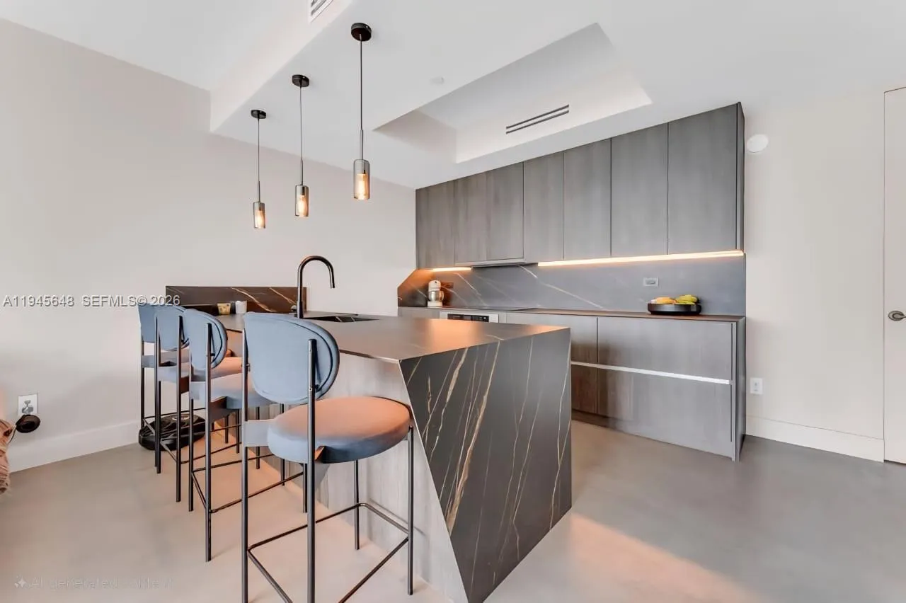 888 Biscayne Blvd # 2409, Miami FL 33132