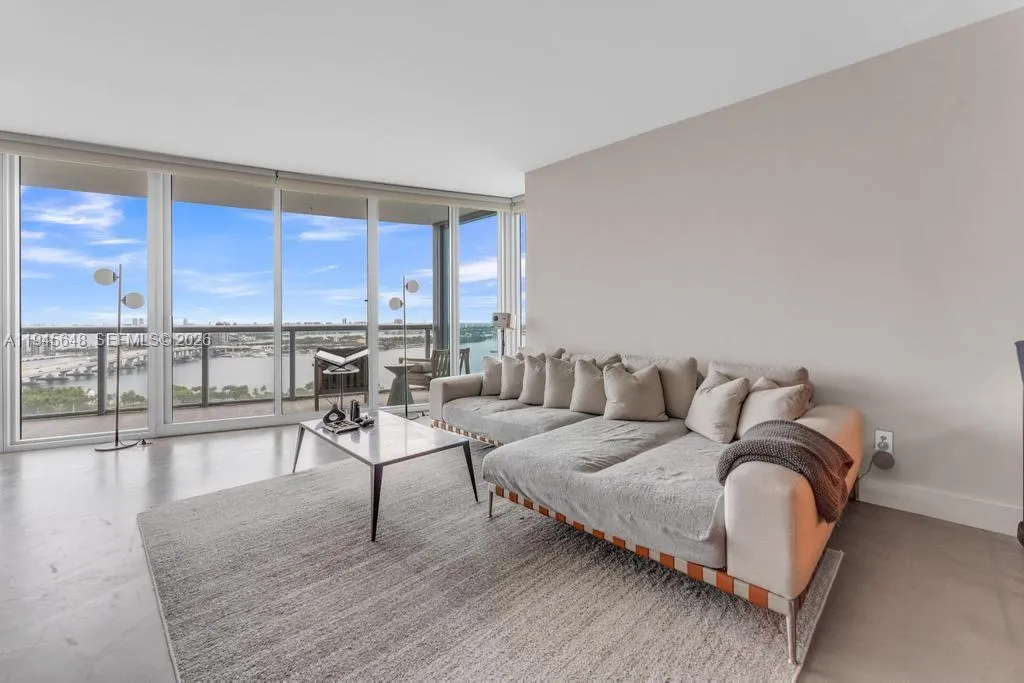 888 Biscayne Blvd # 2409, Miami FL 33132