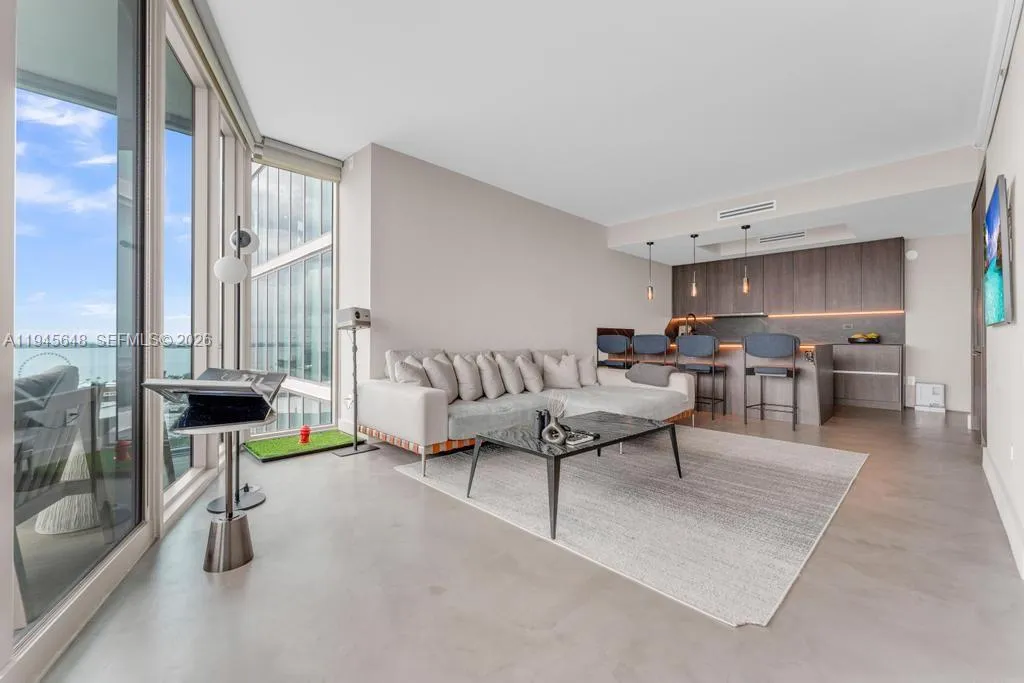 888 Biscayne Blvd # 2409, Miami FL 33132