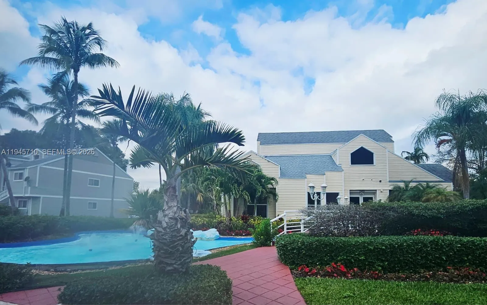 2 bedroom 2 bath for sale at 3469 NW 44th St # 106, Oakland Park FL 33309