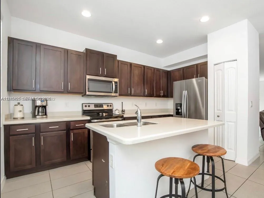 3327 NW 10th Ave, Pompano Beach FL 33064