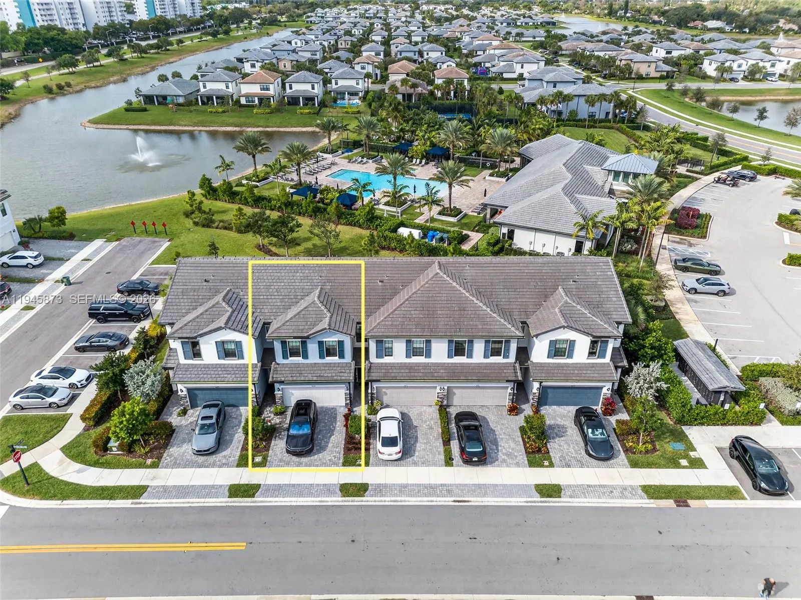 3 bedroom 2 bath for sale at 4409 W Appleton Cir W, Oakland Park FL 33309