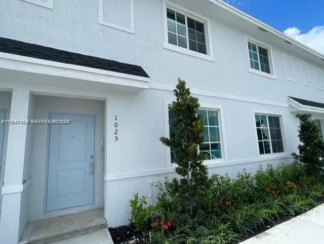 3 bedroom 3 bath for sale at 1025 NW 5th St, Florida City FL 33034