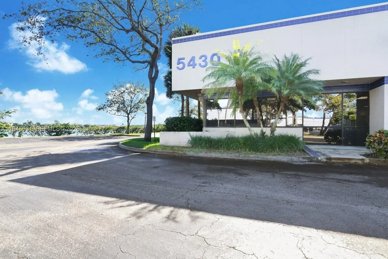 for sale at 5420 NW 33rd Ave # 4A, Fort Lauderdale FL 33309