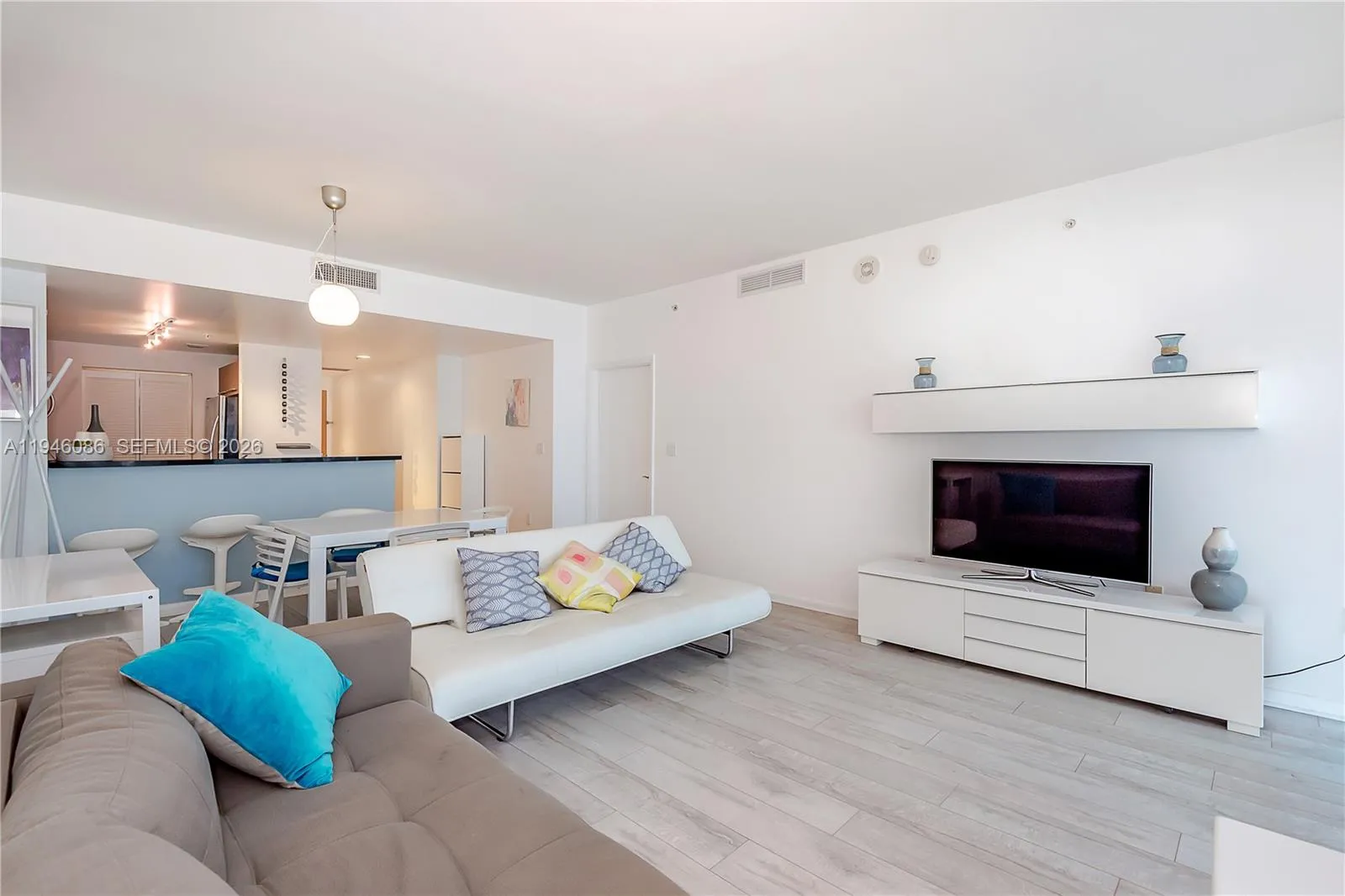 253 NE 2nd St # 907, Miami FL 33132