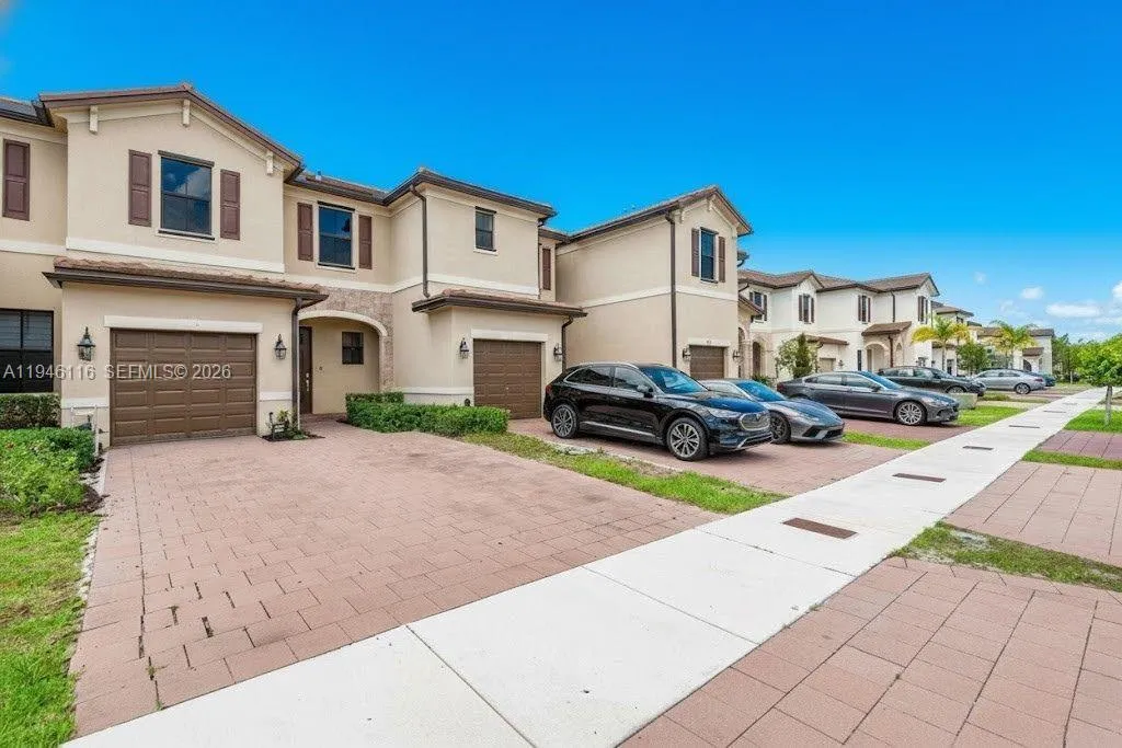 3326 W 112th St, Hialeah FL 33018