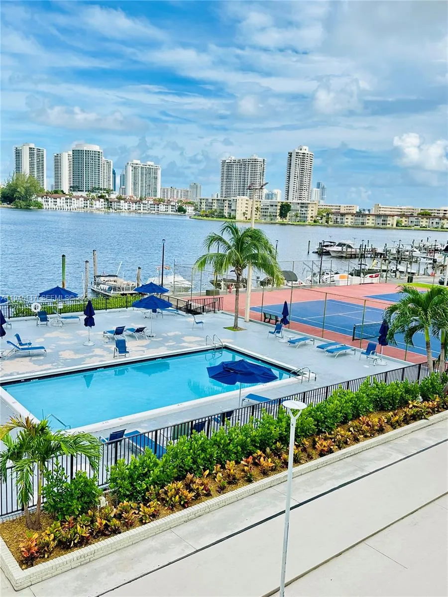 1 bedroom 1 bath for sale at 2750 NE 183rd St # 1607, Aventura FL 33160
