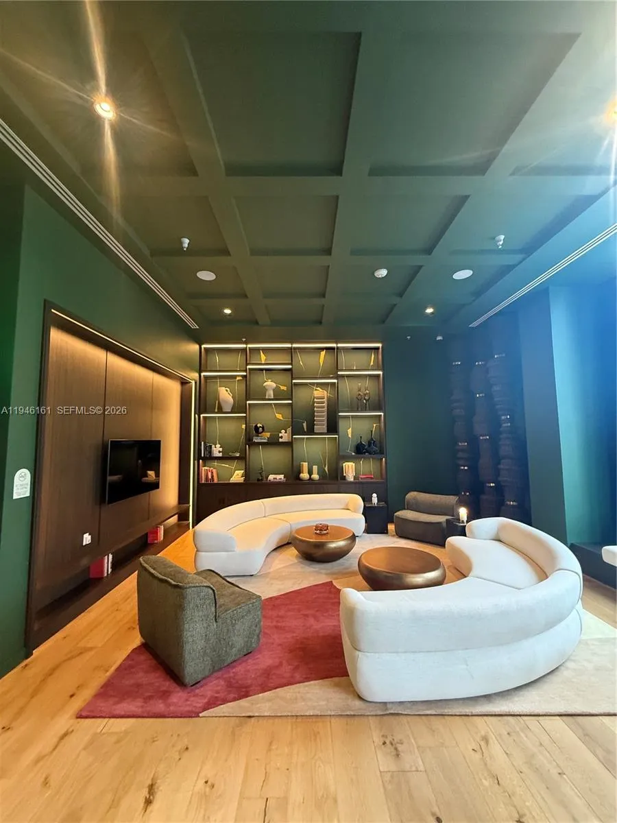 1 bath for sale at 11 NE 6th # 706, Miami FL 33132