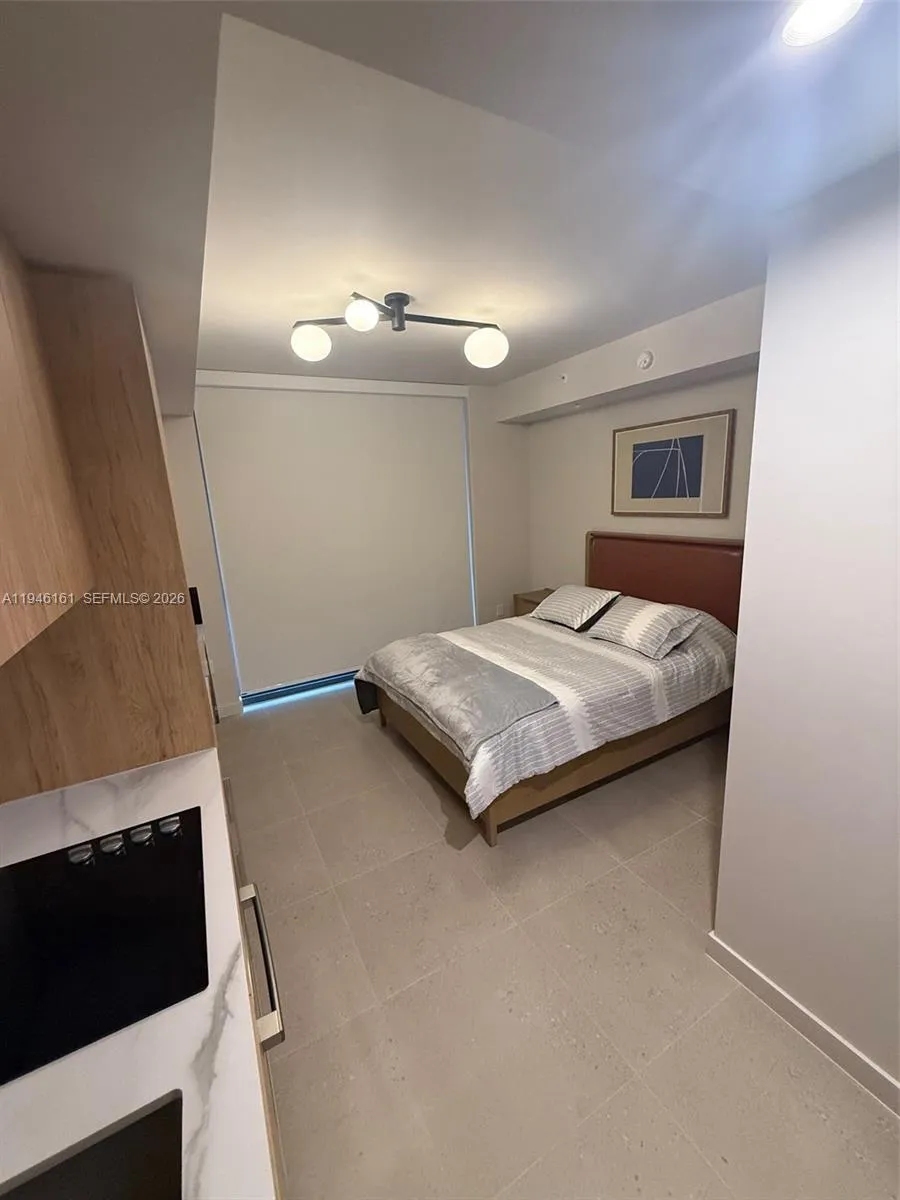 11 NE 6th # 706, Miami FL 33132