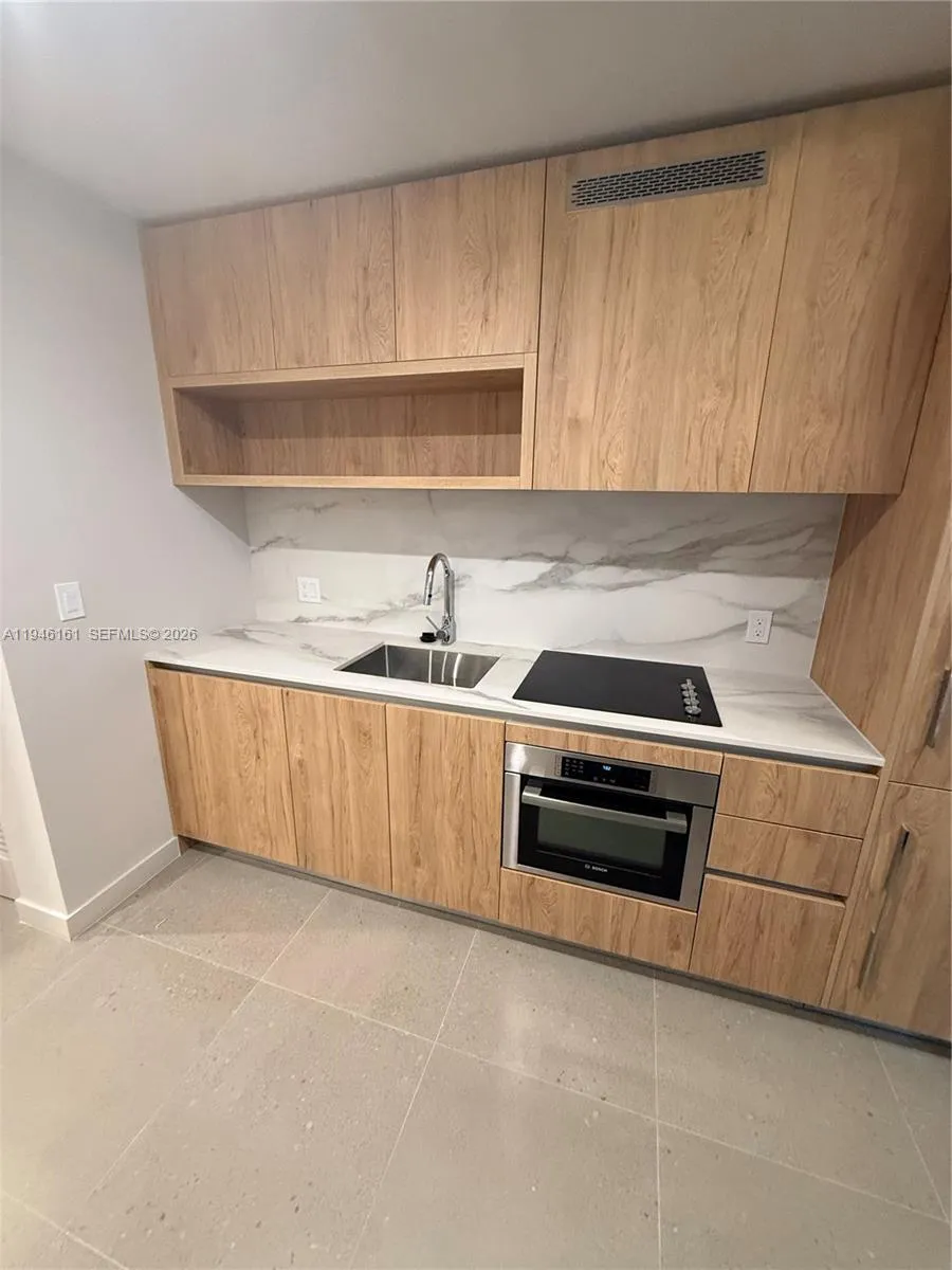 11 NE 6th # 706, Miami FL 33132