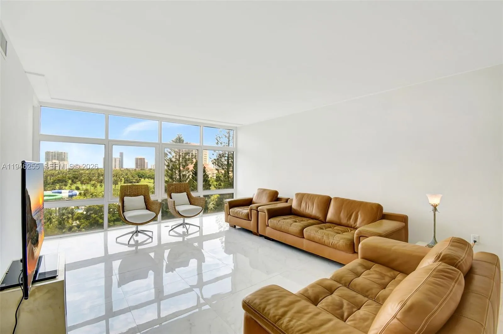 2 bedroom 2 bath for sale at 20100 W Country Club Dr # 1005, Aventura FL 33180