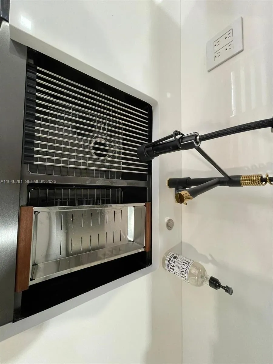 10460 SW 26th Ter, Miami FL 33165